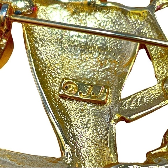 𝅺J.J. Brooch, Dressed up couple, vintage, 1980’s or 1990’s, Excellent condition - Picture 5 of 5